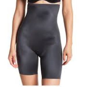 SPANX High Waist Simplicity Shorts Sz L